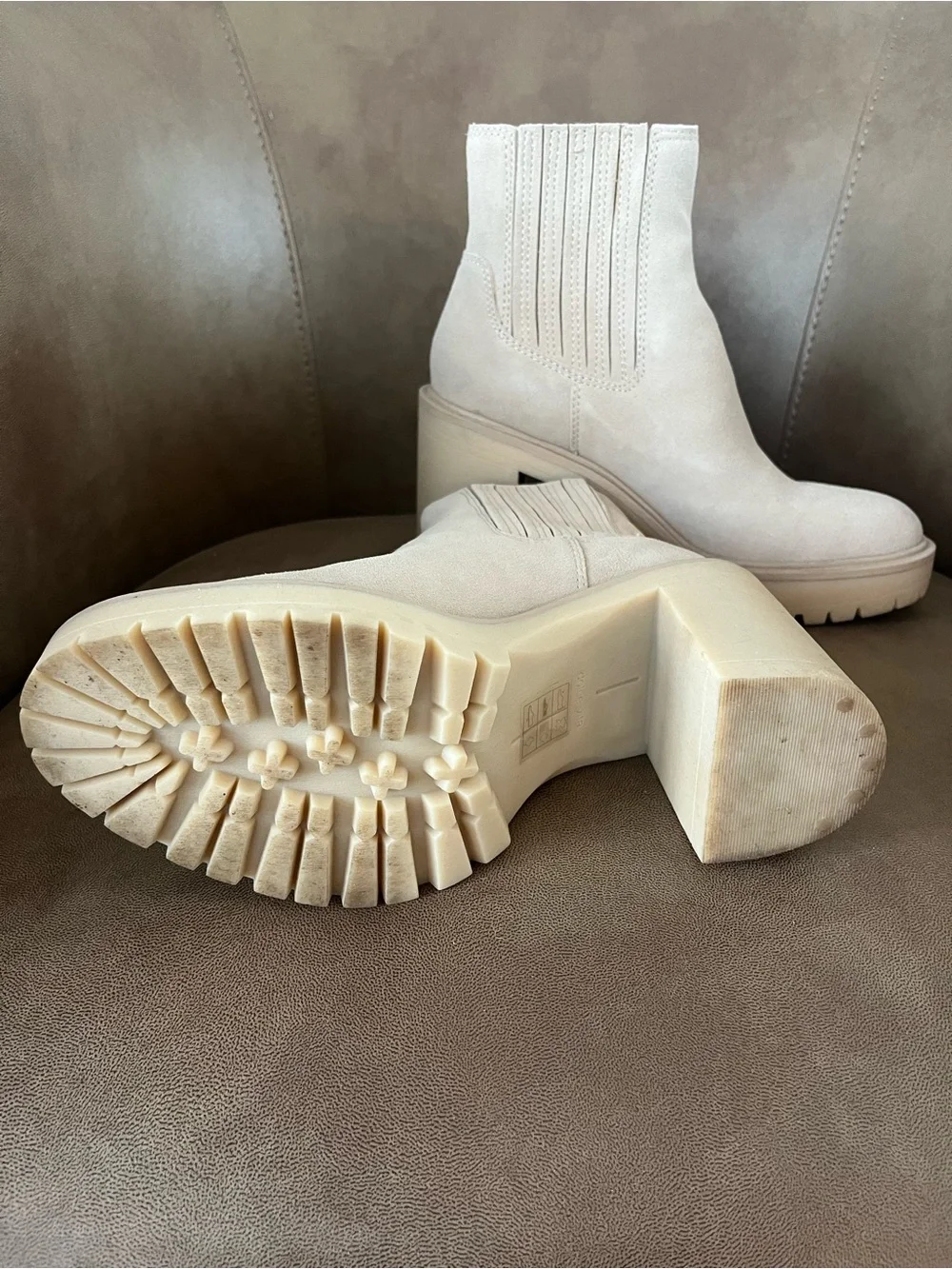 Dolce Vita Women's Cream Chunky Heel Lug Sole Chelsea Boots